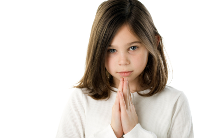 Kind betet Mädchen